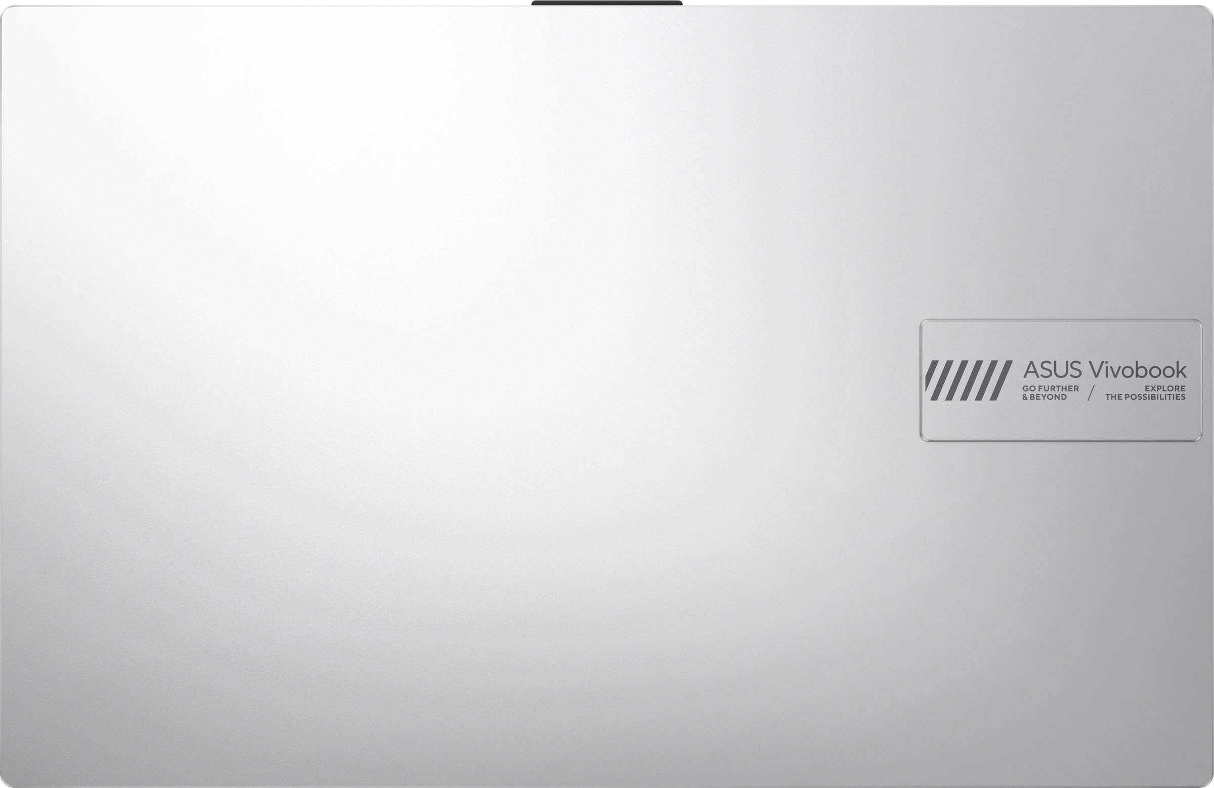 La parte trasera plateada de una laptop Asus Vivobook, con una pequeña placa metálica con el logotipo y texto.
