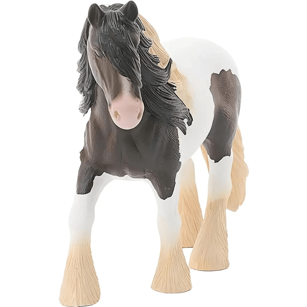 Figurine de cheval Tinker avec tête noire, pelage blanc et crinière blonde sur fond blanc.