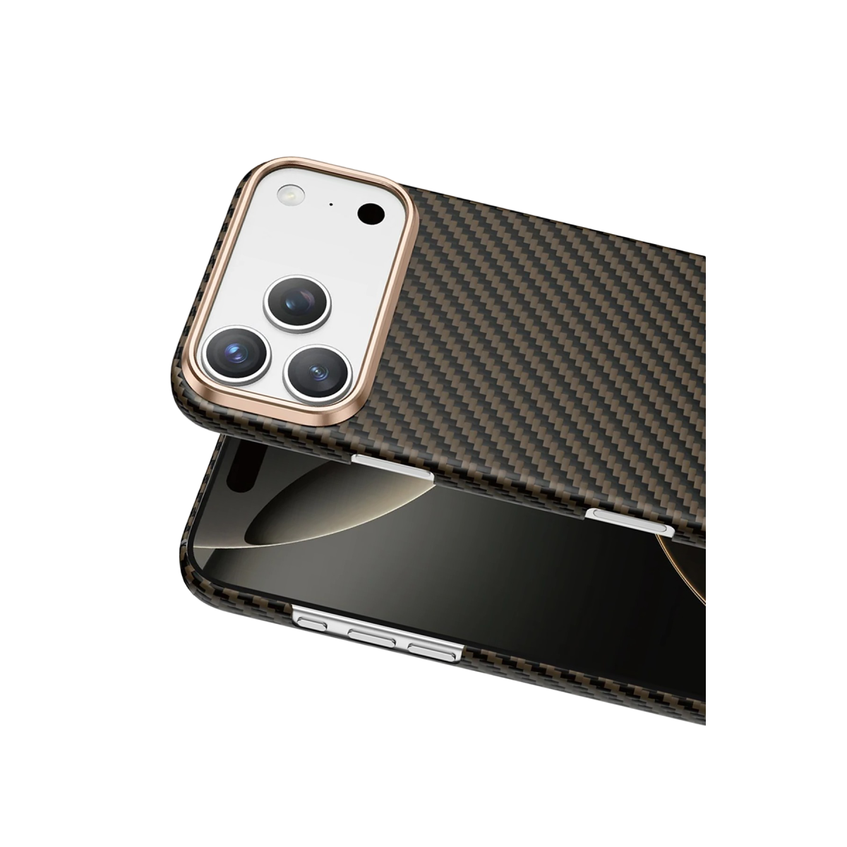 Siyah arka planda, karbon fiber kılıflı, üçlü kamera modüllü ve altın detaylı ak ıllı telefon.