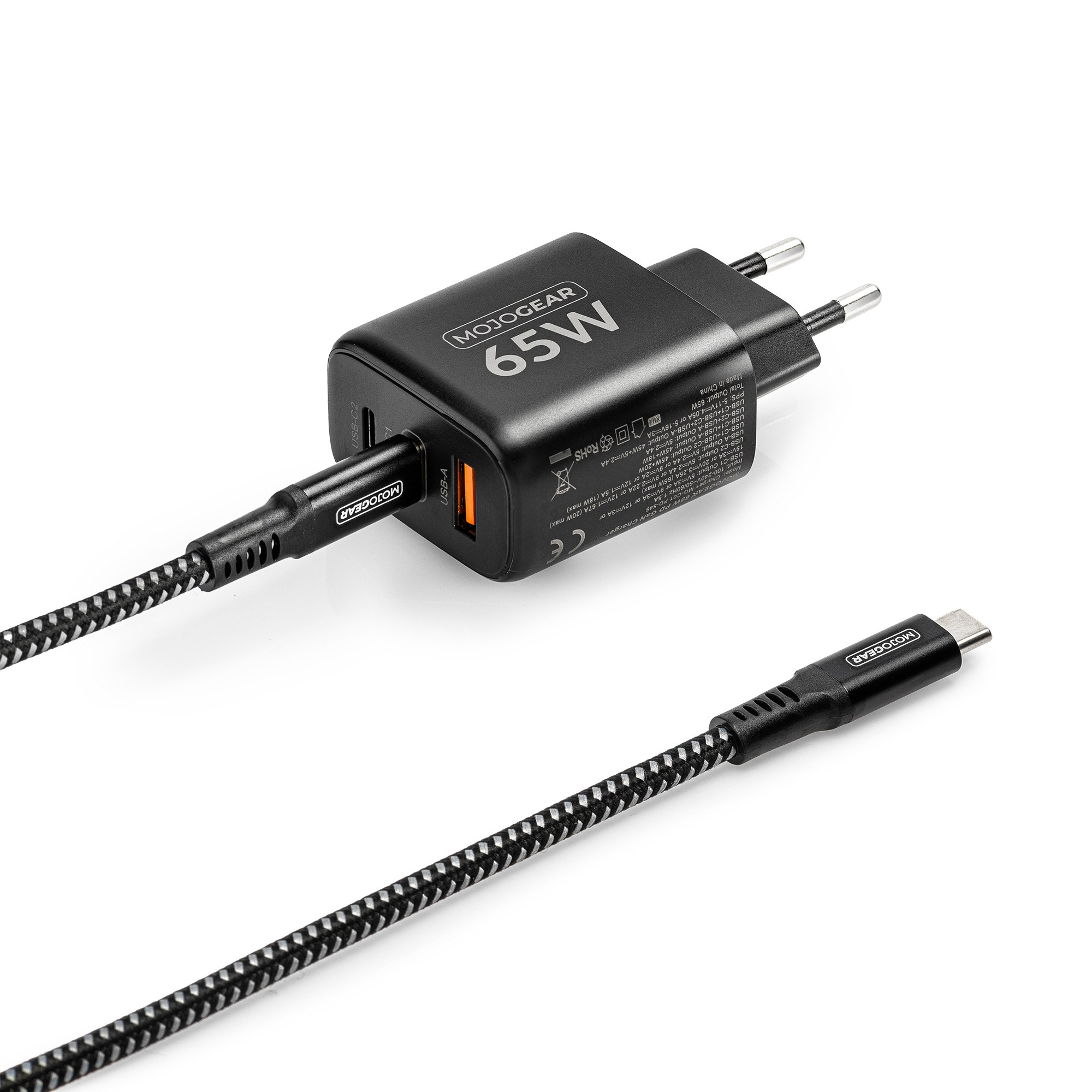 Chargeur mural USB noir de 65W avec câble tressé et broches sur fond blanc.