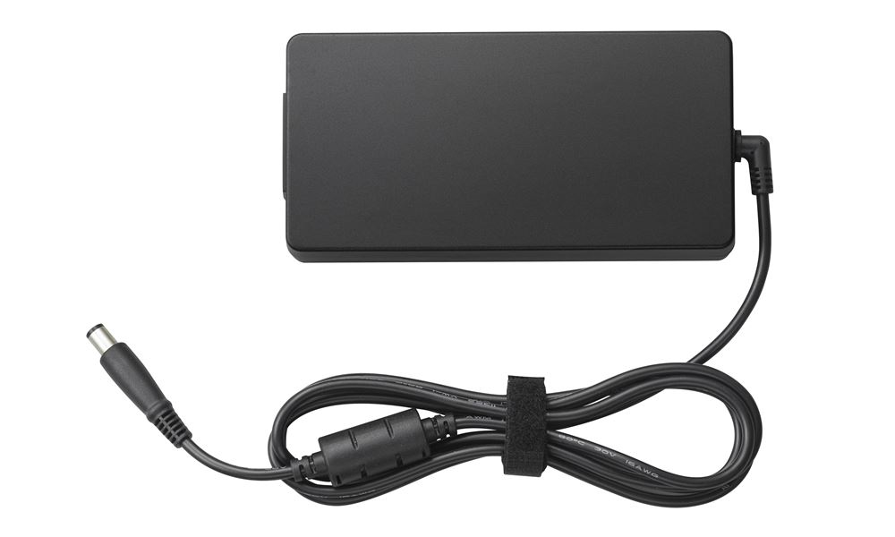 Un alimentatore nero per laptop con cavo arrotolato e connettore cilindrico su fondo bianco.