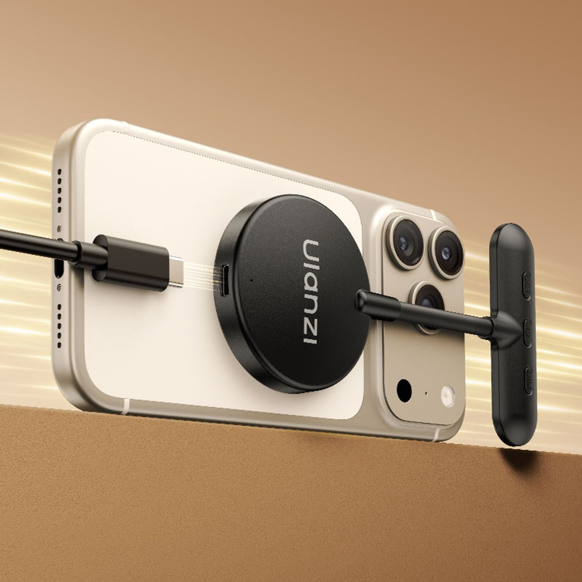 Un smartphone avec chargeur Ulanzi MagSafe noir et micro en T sur support marron.