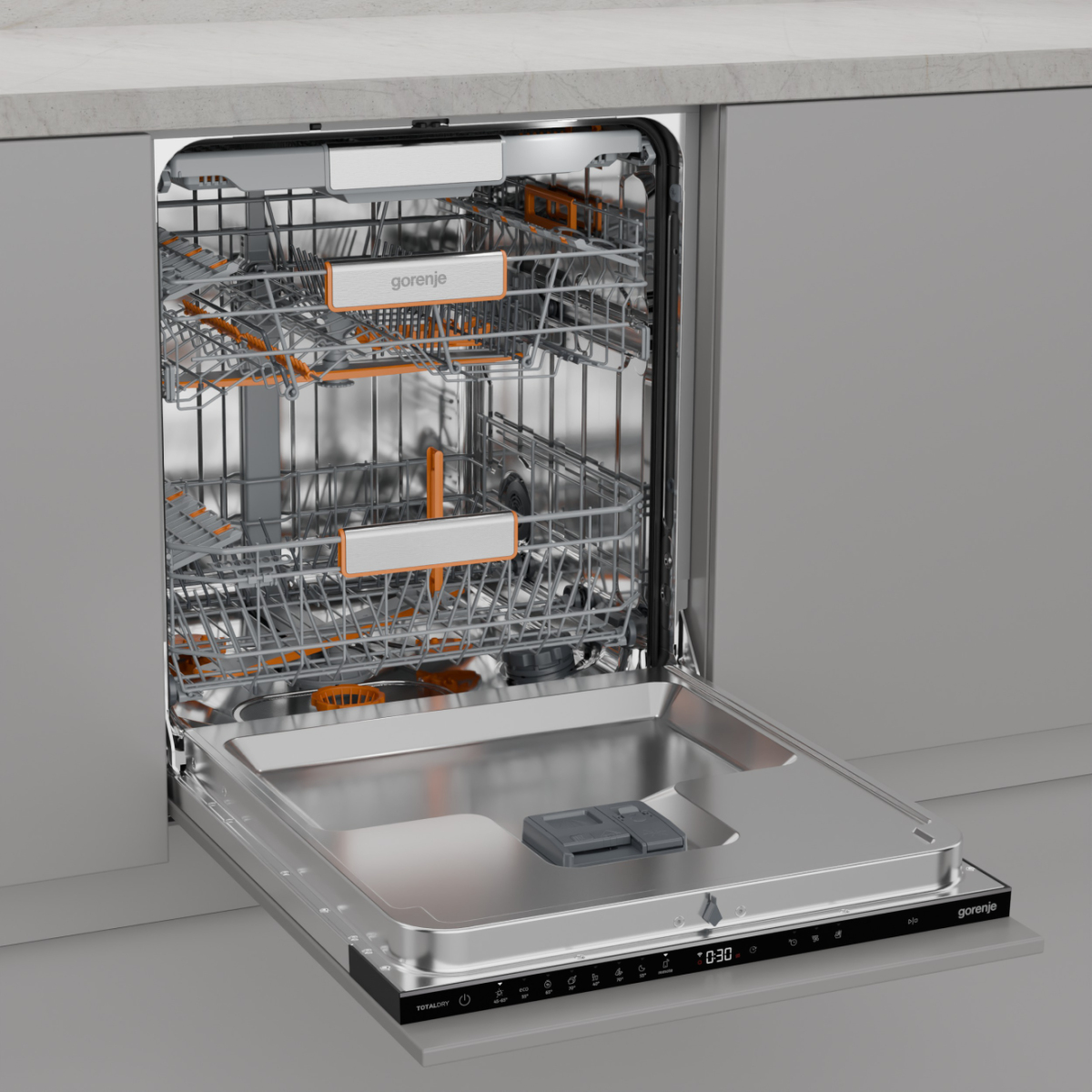 Offene graue Gorenje-Spülmaschine mit silbernem Innenraum, ausziehbaren Körben und digitalen Bedienelementen.