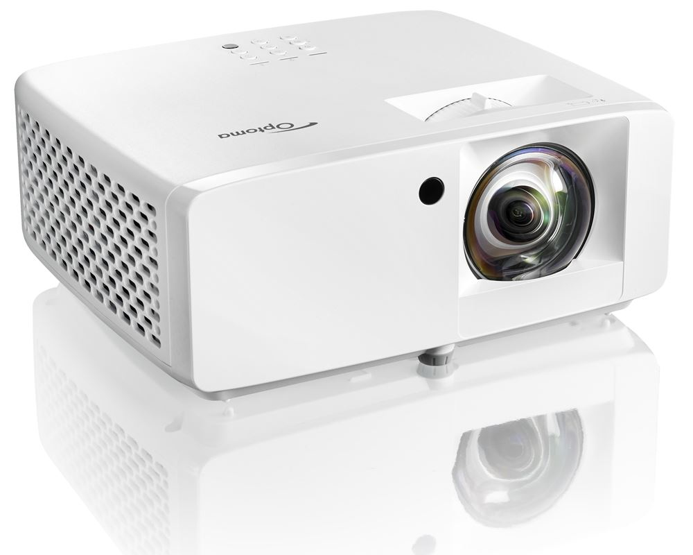 Proiettore Optoma bianco su superficie riflettente con grande lente frontale.