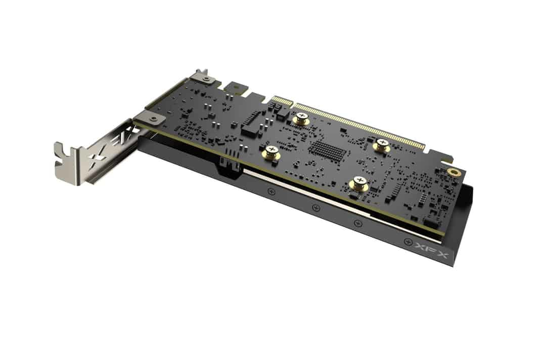 Scheda grafica per computer nera con viti dorate e staffa in metallo.
