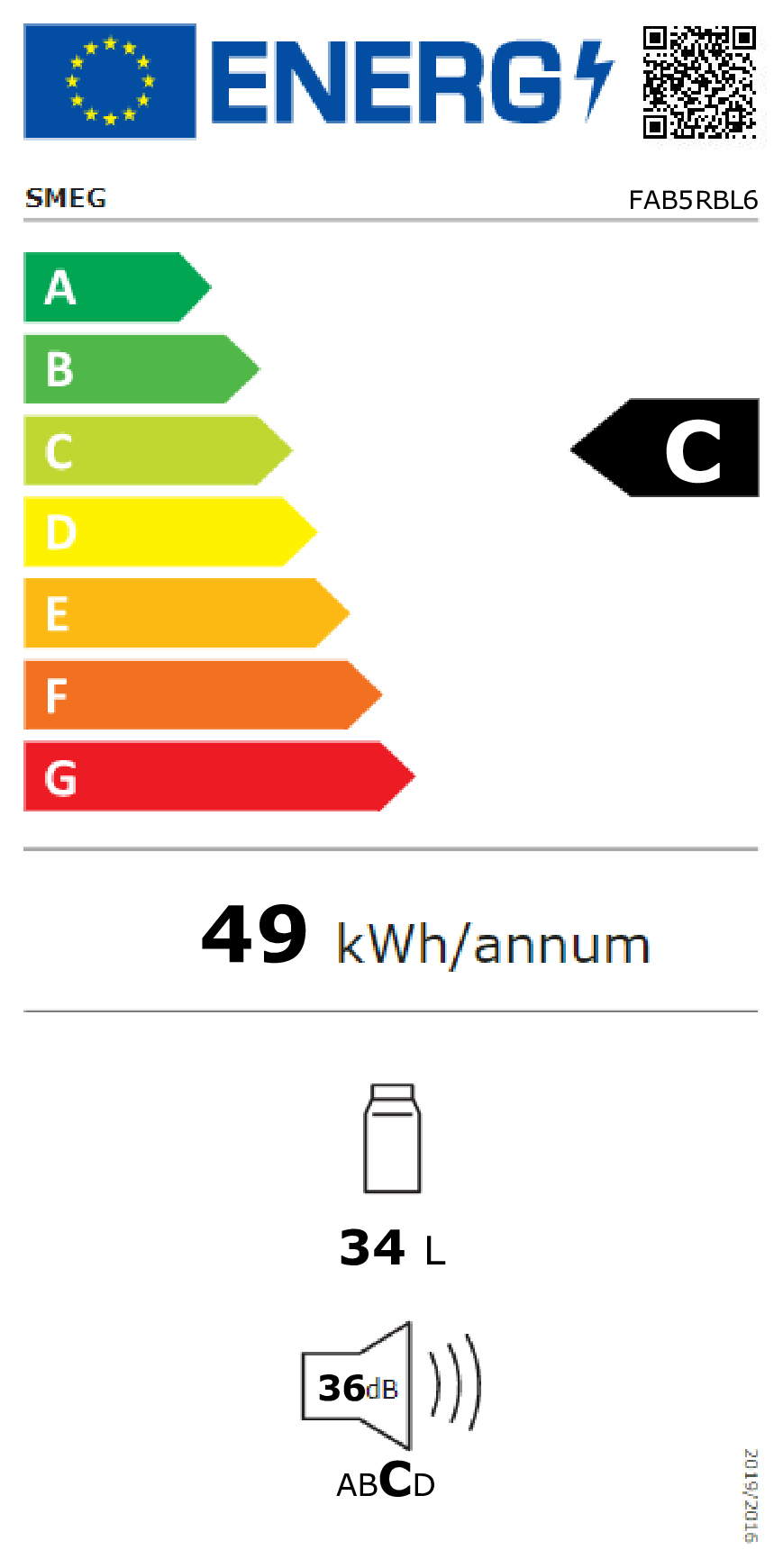 Etiqueta energética Smeg clase C, 49 kWh al año, 34 litros de capacidad y 36 dB de ruido.