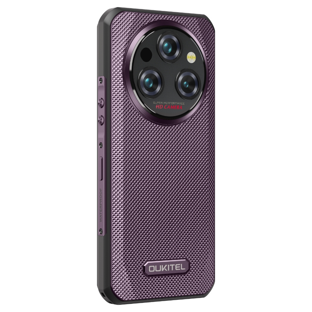 Retro di uno smartphone Oukitel viola con tripla fotocamera e superficie testurizzata.