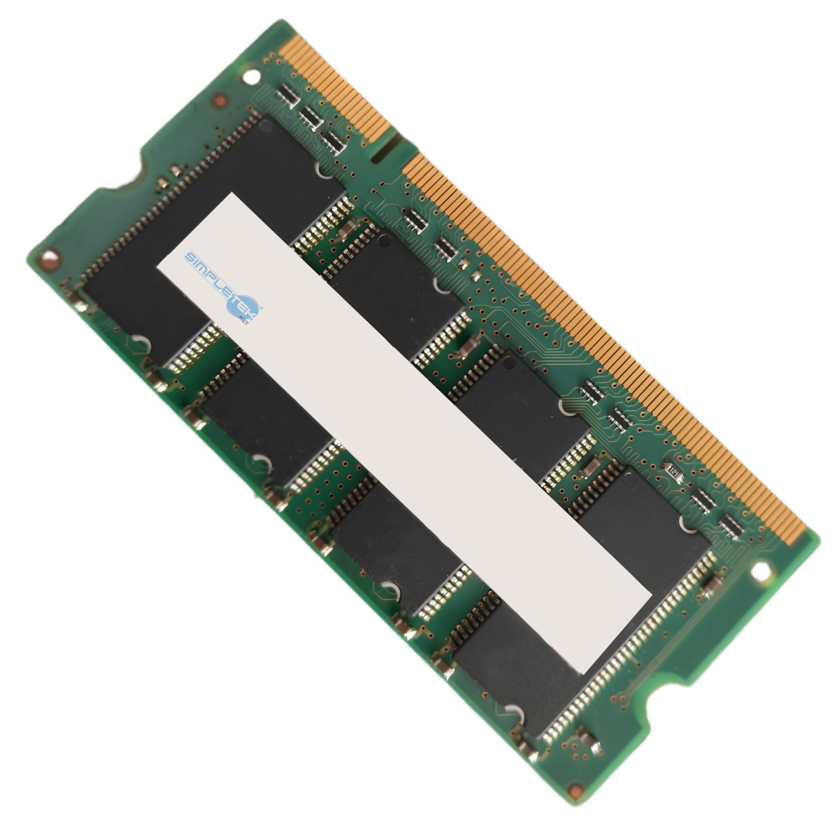 Modulo di memoria RAM verde per laptop con chip neri e contatti dorati su sfondo bianco.