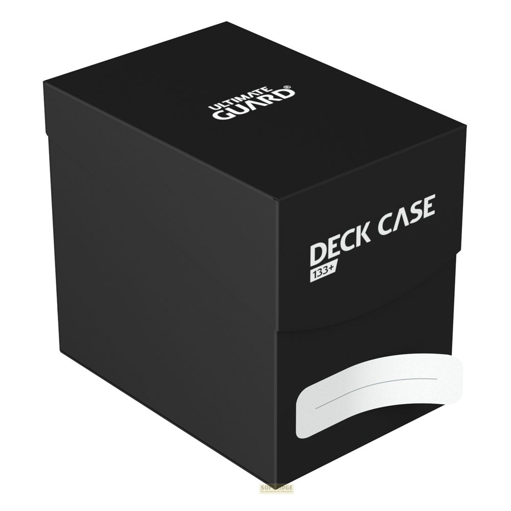 Un boîtier de deck Ultimate Guard 133+ noir avec inscription blanche sur fond blanc neutre.