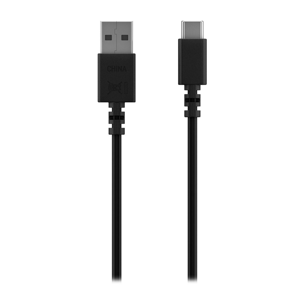 Un cavo nero da USB-A a USB-C con connettori su sfondo bianco.
