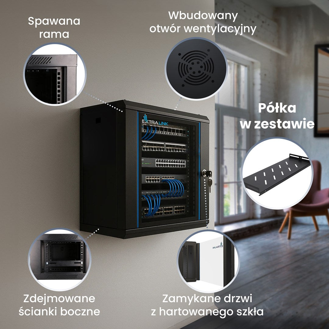 Naścienna czarna szafa sieciowa z szklanymi drzwiami i objaśniającymi detalami, takimi jak otwory wentylacyjne.