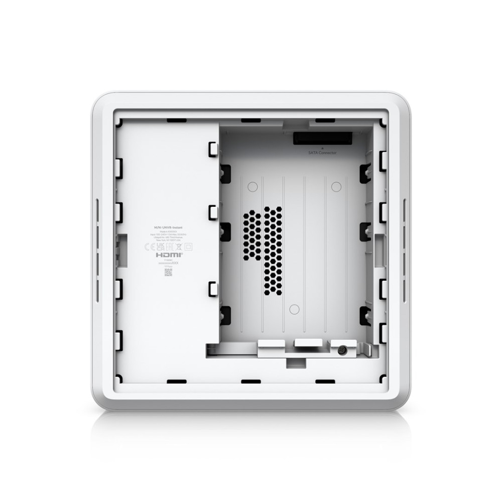 Involucro elettronico bianco con vano aperto che mostra un connettore SATA e fori di ventilazione.