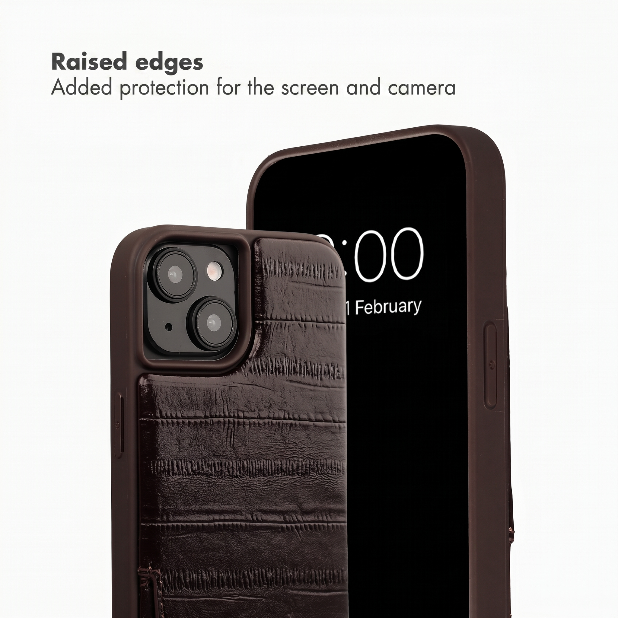 Bruine telefoonhoes met gestructureerde lederlook, achterkant en voorkant met scherm op witte achtergrond.