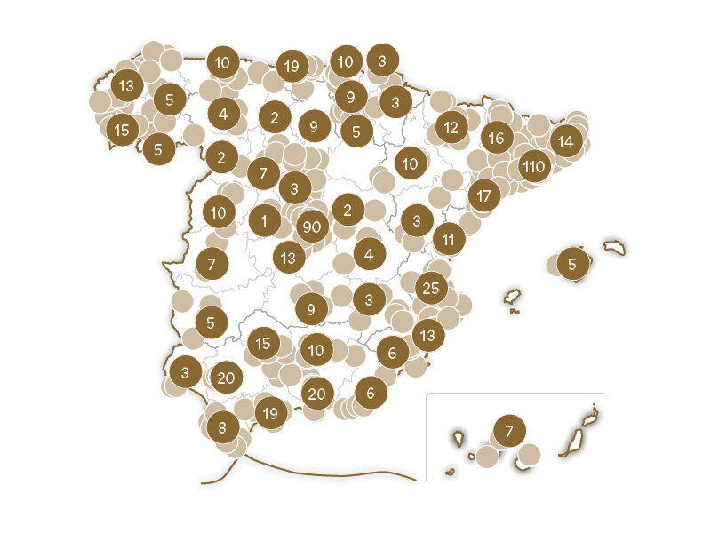 Un mapa de España con numerosos marcadores circulares marrones que indican números en diferentes regiones.