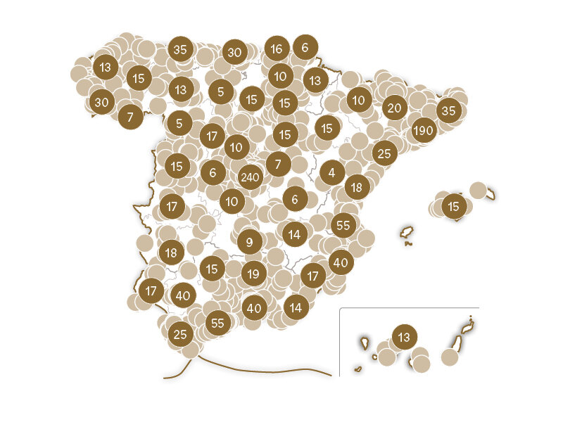 Mapa de España cubierto con numerosos marcadores circulares marrones y números.