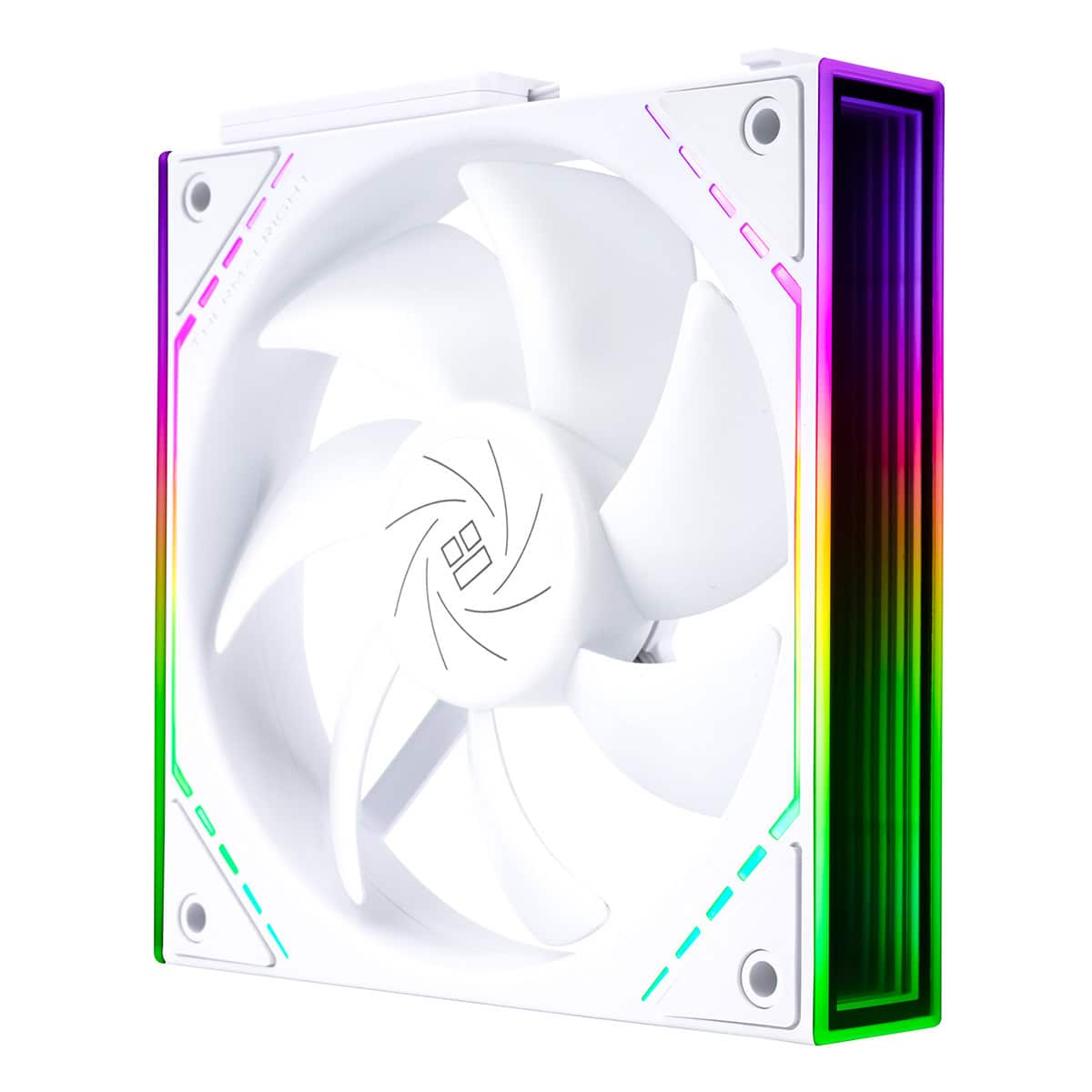 Beyaz arka planda yanlarda ve köşelerde canlı RGB aydınlatmaya sahip beyaz bilgisayar fanı.