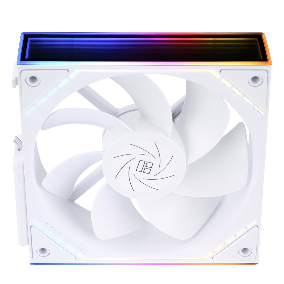Çerçevesinde ve merkezinde RGB ışık şeritleri olan beyaz bilgisayar fanı.