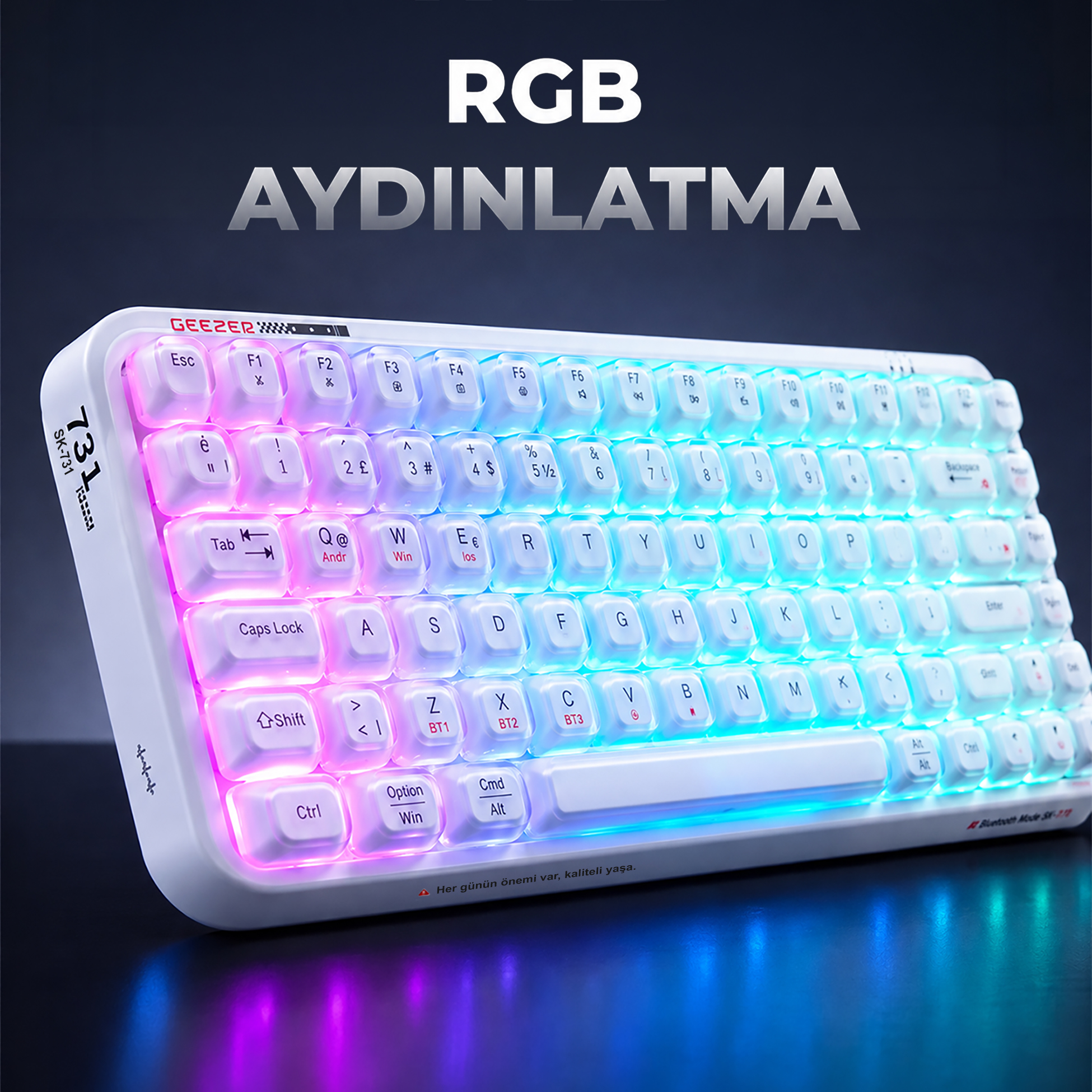 Koyu arka plan önünde renkli RGB aydınlatmalı beyaz klavye.
