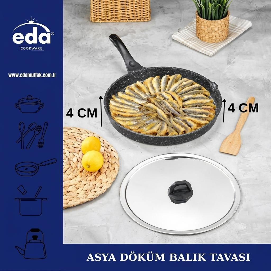 Gri zemin üzerinde kızarmış balıklı siyah tava, kapak, limonlar ve tahta spatula.