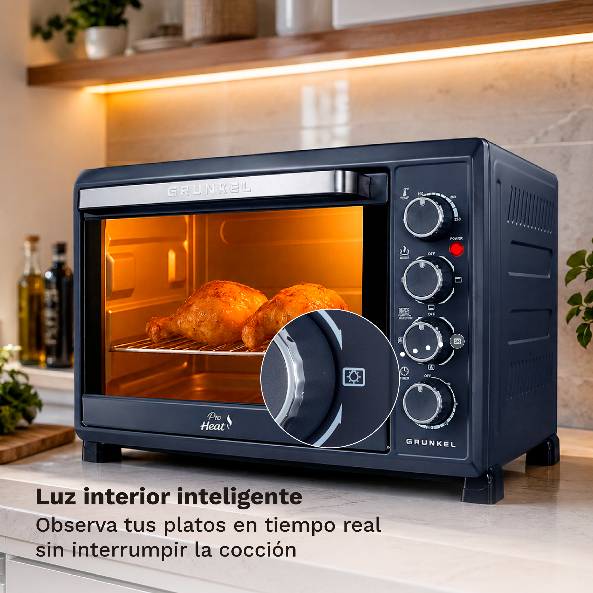 Un horno de sobremesa negro en una encimera con dos muslos de pollo asados cocinándose dentro.
