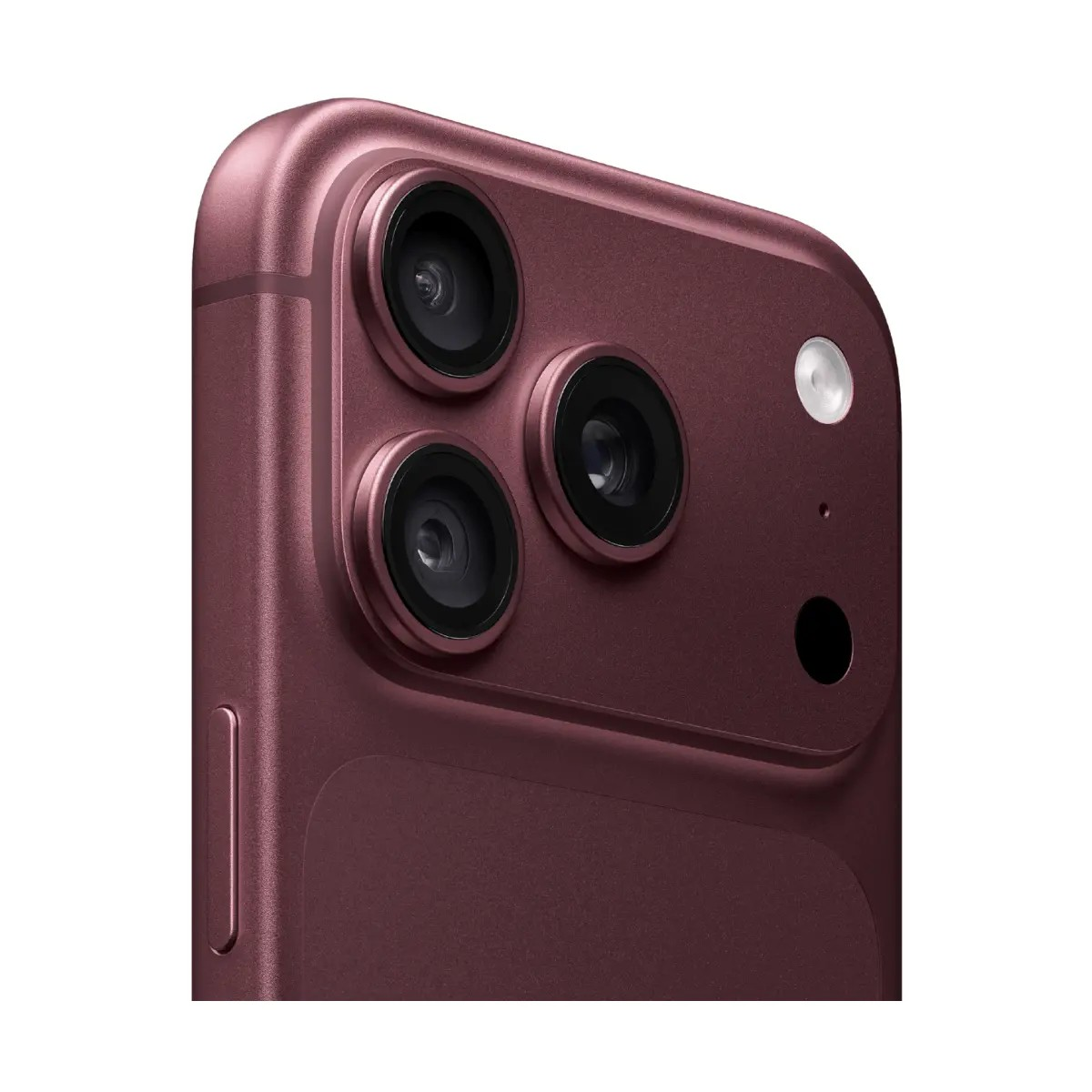 Primo piano di un modulo fotocamera per smartphone rosa scuro con tre lenti e un flash su sfondo bianco.