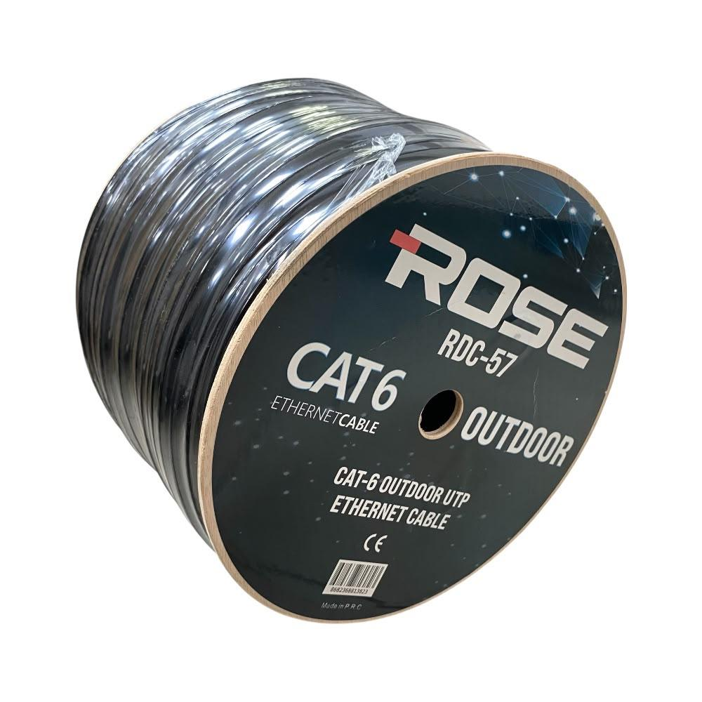 Yuvarlak karton kısmında marka logosu bulunan, siyah renkli Cat6 dış mekan ethernet kablosu makarası.