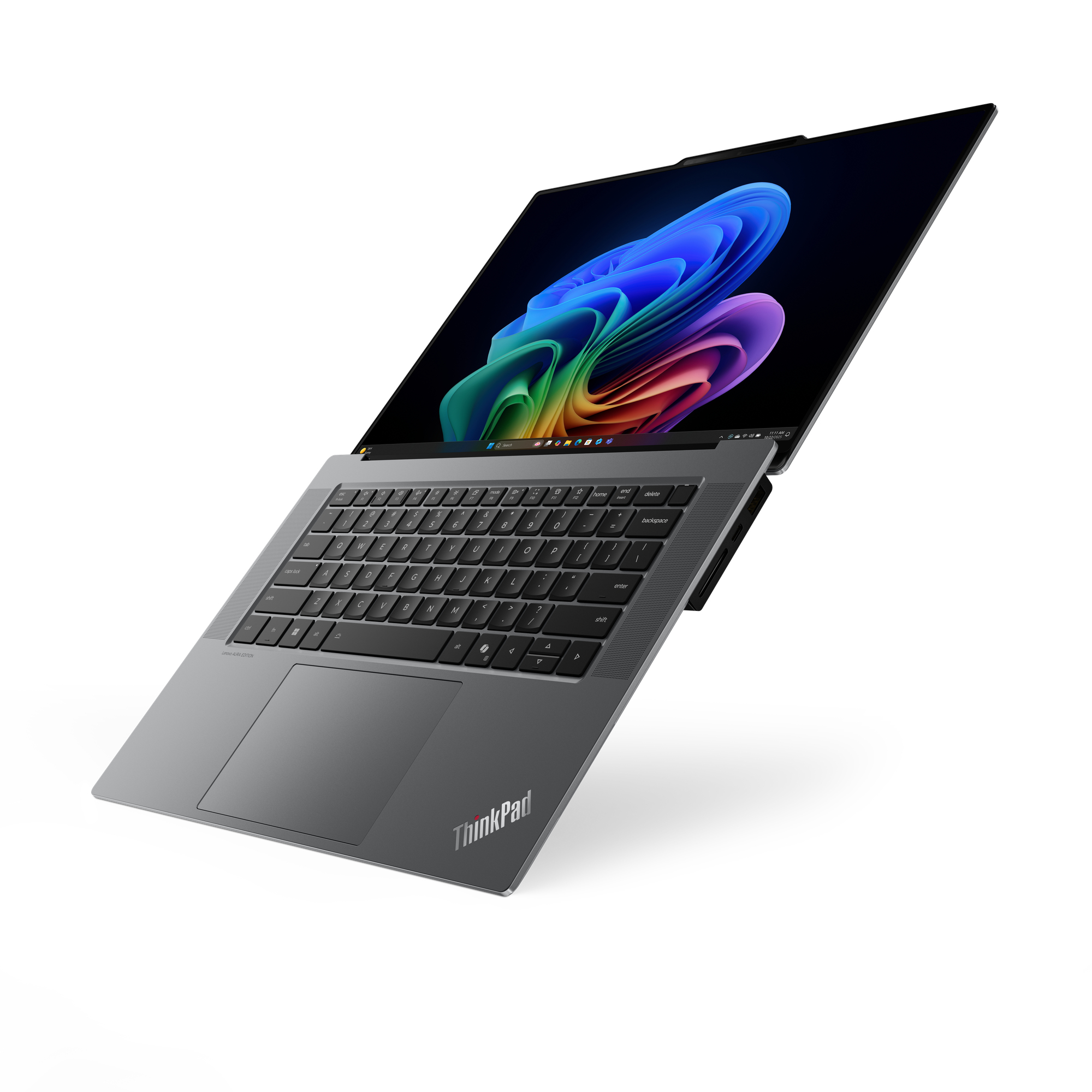 Een grijze ThinkPad-laptop zweeft in een hoek met een kleurrijke abstracte achtergrond op het scherm tegen een witte achtergrond.