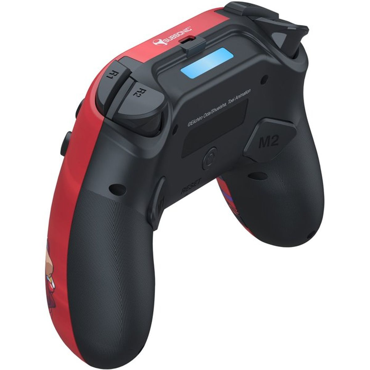 Ein schwarz-roter Gamepad-Controller zeigt die Rückseite mit R1-, R2- und M2-Tasten.
