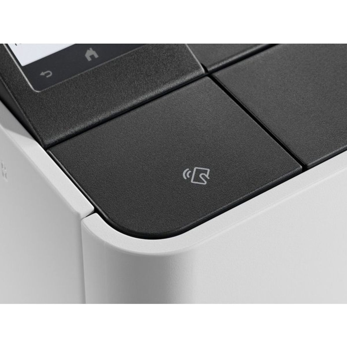 Nahaufnahme einer NFC-Symboltaste auf einer weiß-schwarzen Druckerabdeckung.