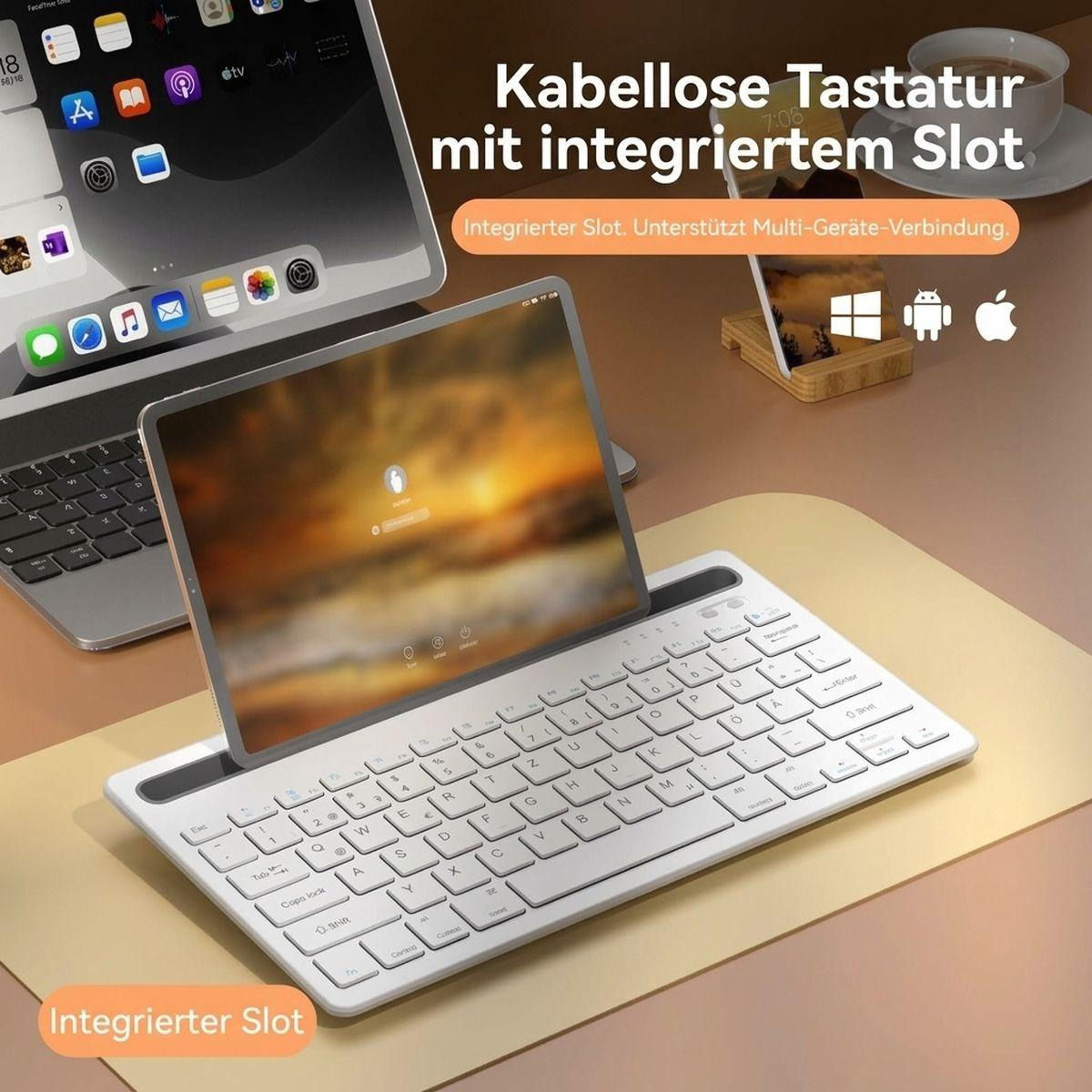 Weiße kabellose Tastatur mit integriertem Schlitz für Tablets auf einem beigen Tisch.