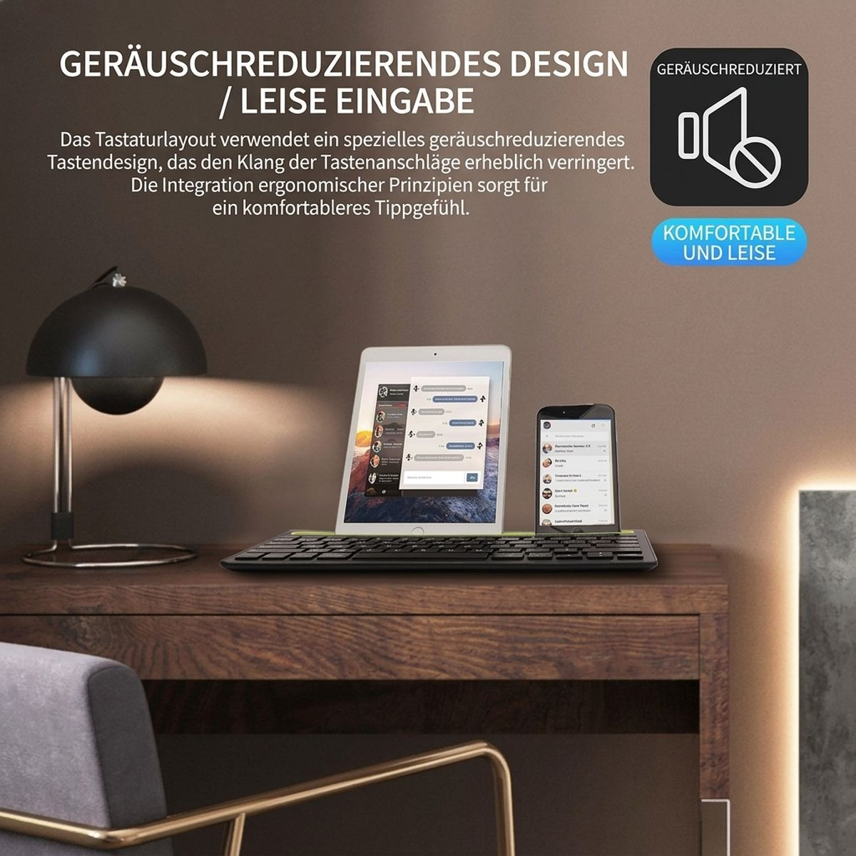 Eine Tastatur mit Tablet und Smartphone auf einem Holztisch, daneben eine Lampe.