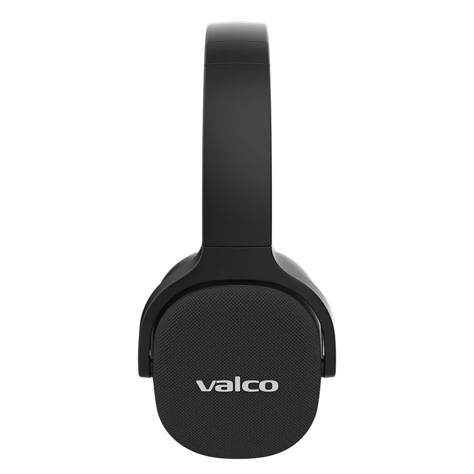 Eine Vorderansicht schwarzer Valco Over-Ear-Kopfhörer vor einem einfarbigen schwarzen Hintergrund.