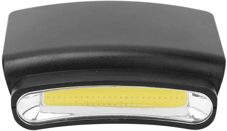 Eine schwarze Kappenlampe mit einer langen, gelben LED-Leiste und silbernen Reflektoren an den Enden.