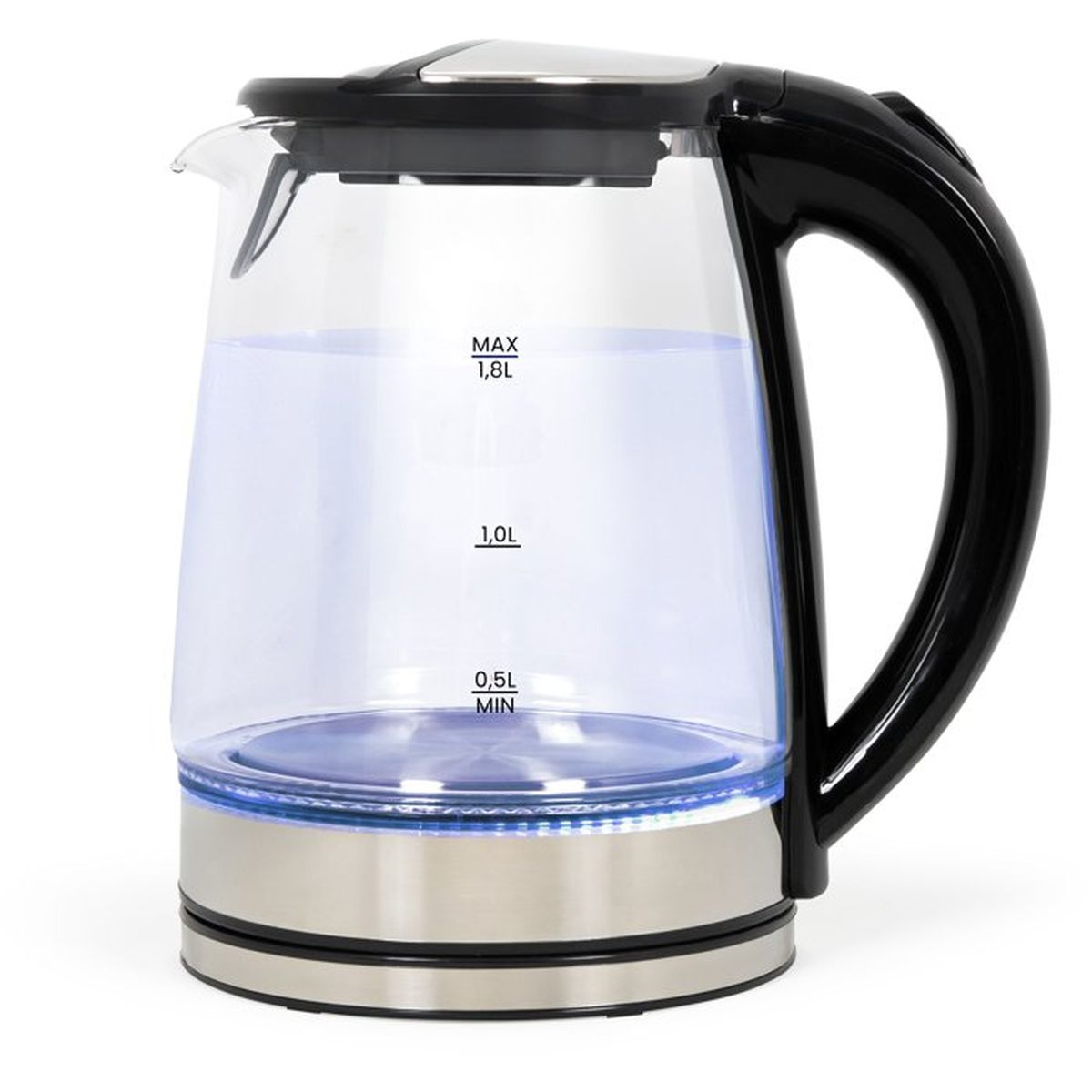 Ein gläserner Wasserkocher mit schwarzem Griff und silbernem Sockel steht auf einem weißen Hintergrund.
