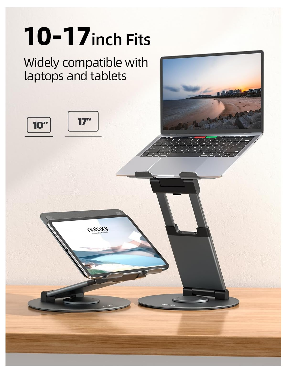 Ein Laptop- und ein Tablet-Ständer auf einem Holztisch, Text besagt Kompatibilität für 10-17 Zoll.