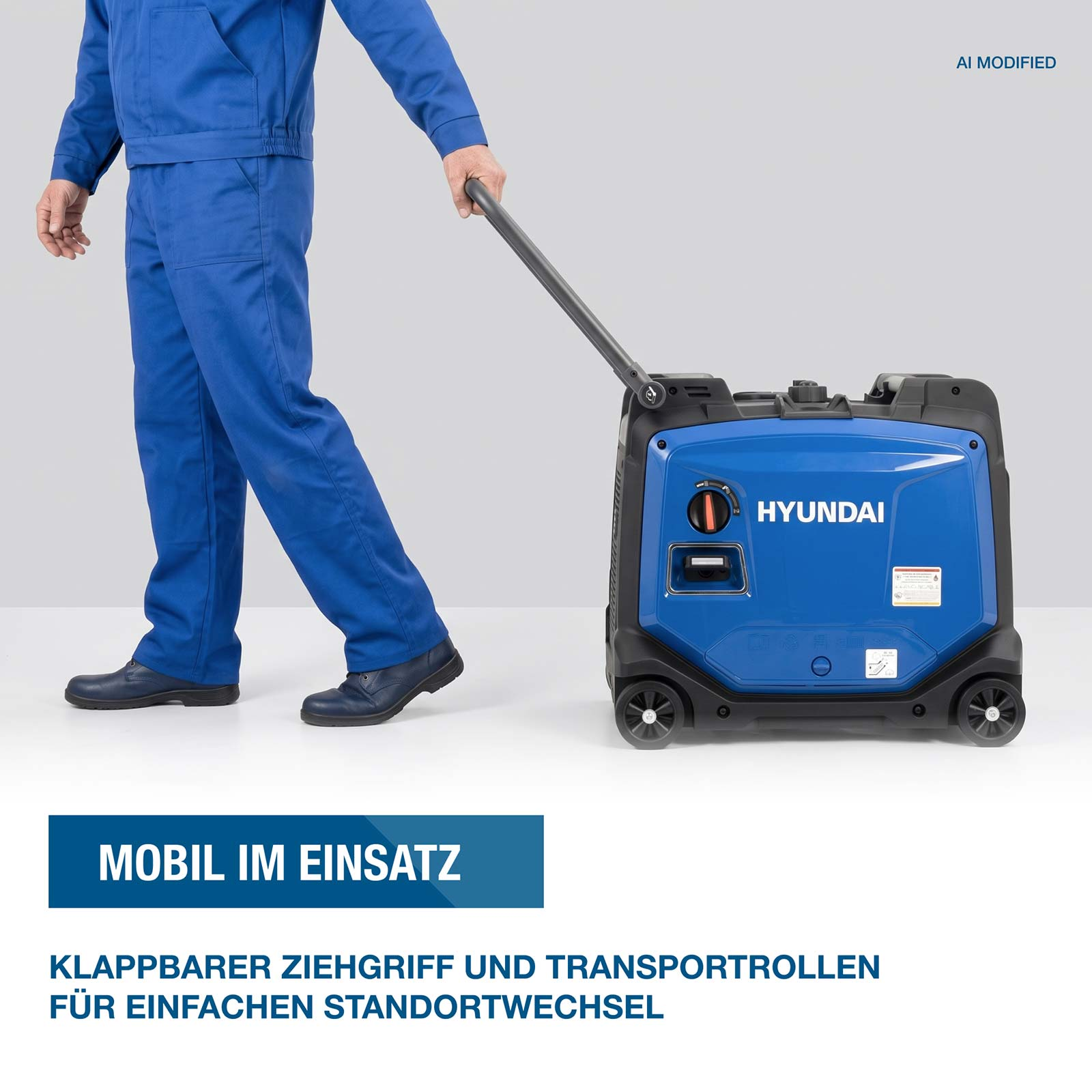 Eine Person im blauen Overall zieht einen blauen Hyundai-Generator auf Rädern.