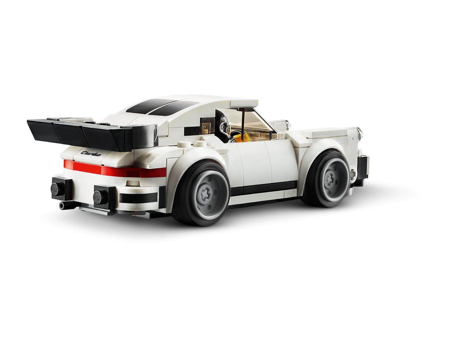 Ein weißes Lego Porsche Spielzeuauto auf weißem Hintergrund mit großem Heckspoiler.