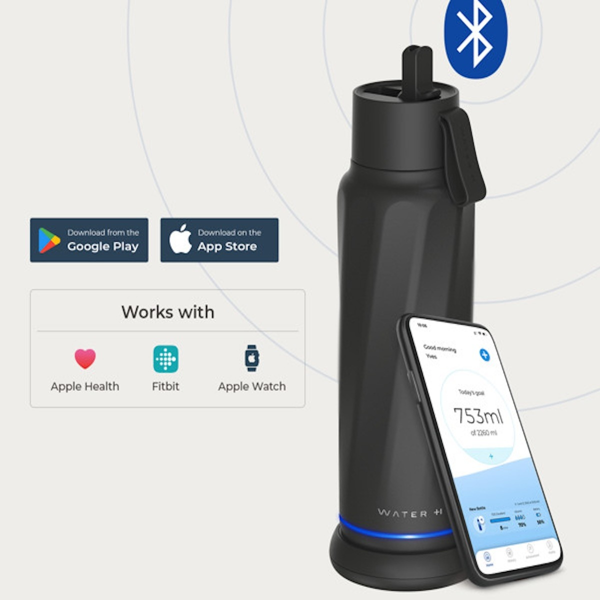 Eine schwarze intelligente Wasserflasche neben einem Smartphone, das Hydratationsdaten anzeigt, mit App-Store-Logos.