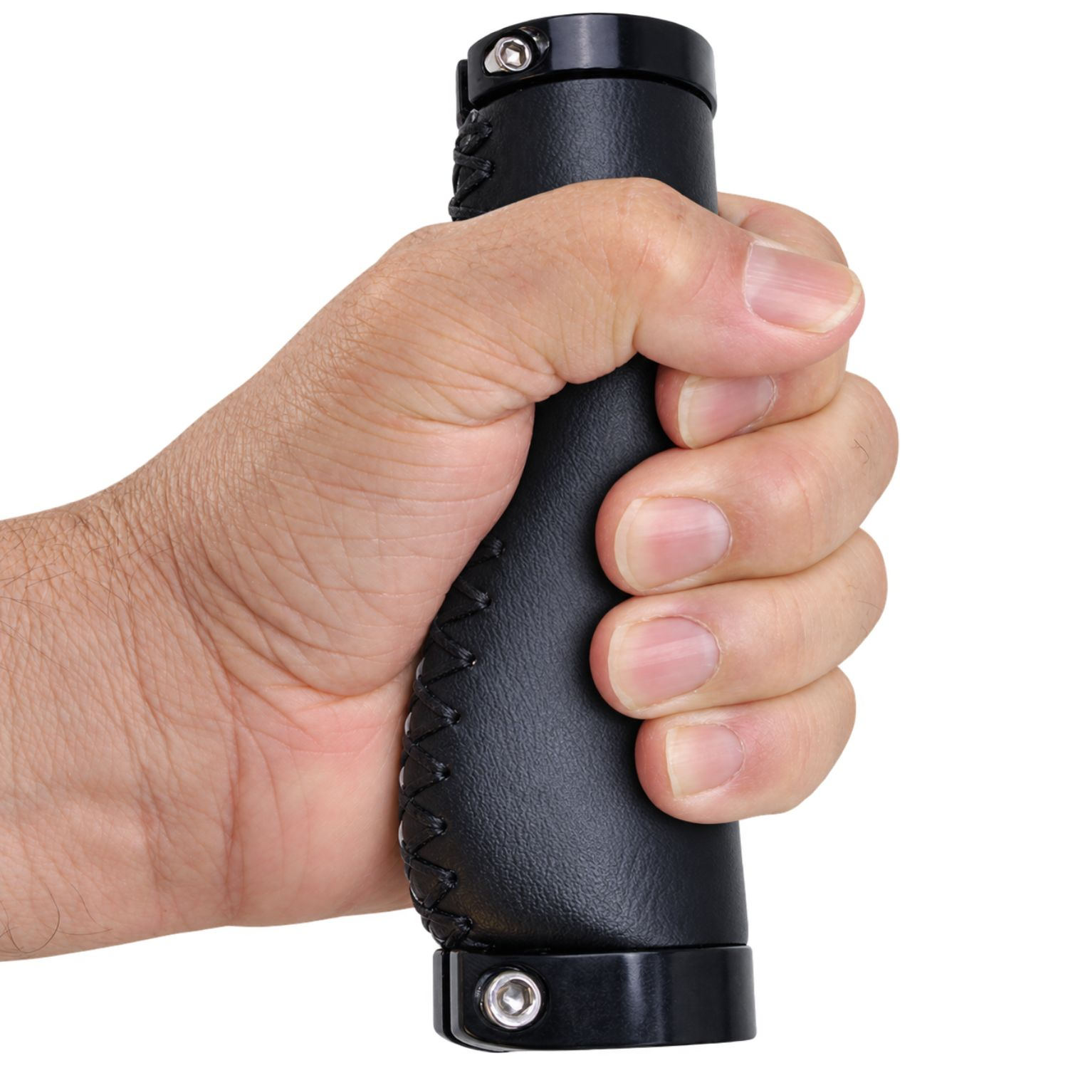 Eine Hand greift auf weißem Hintergrund einen schwarzen Fahrradgriff aus Leder.