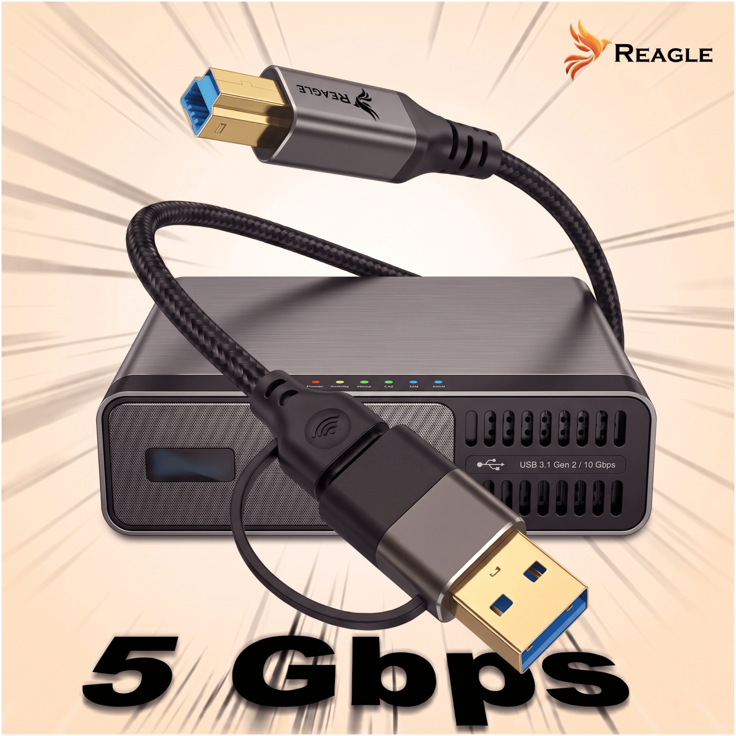 Un concentrador plateado con cable USB 3.1 trenzado sobre fondo beige con rayas.