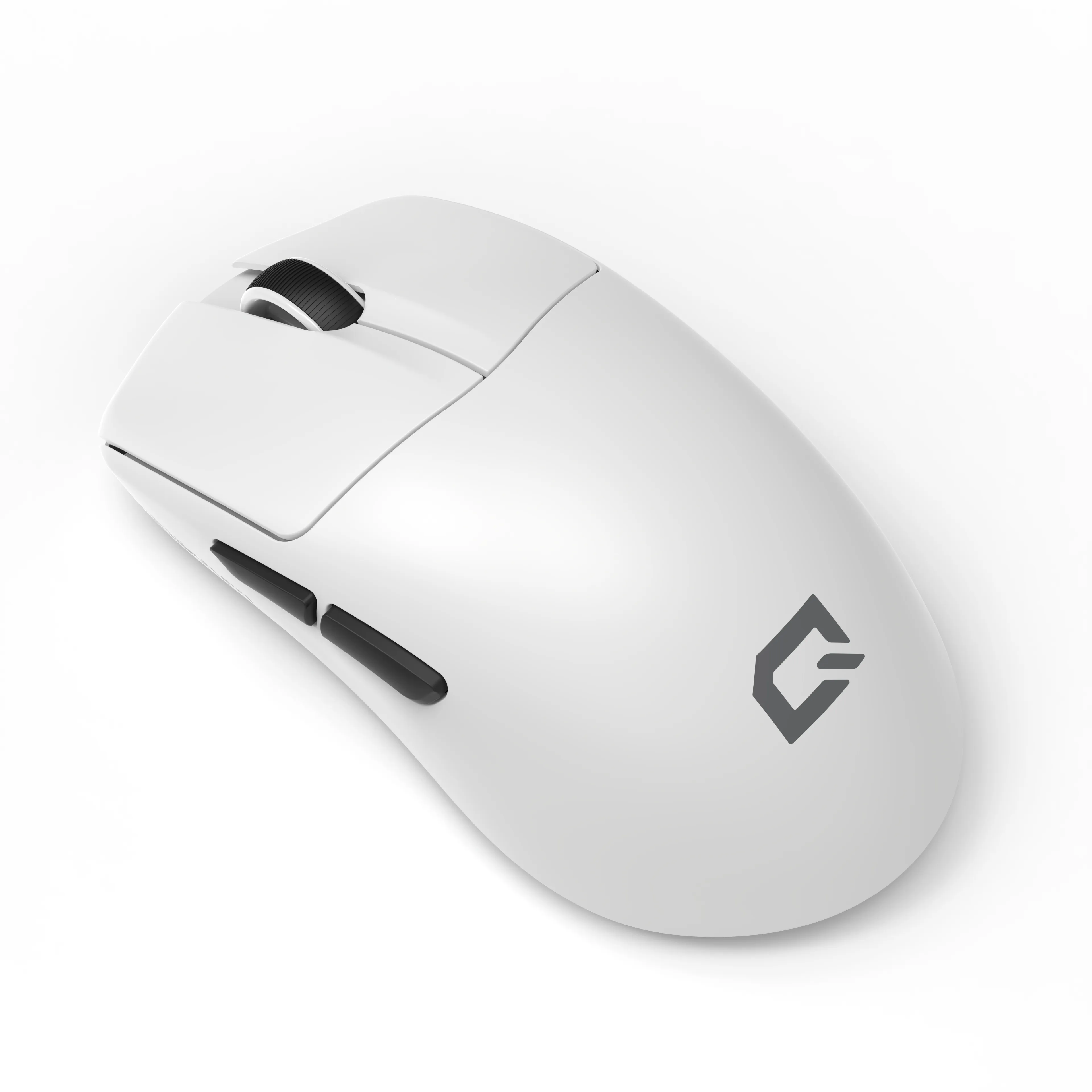 Beyaz arka planda siyah tekerlekli ve yan tuşlu beyaz kablosuz oyuncu mouse'u.