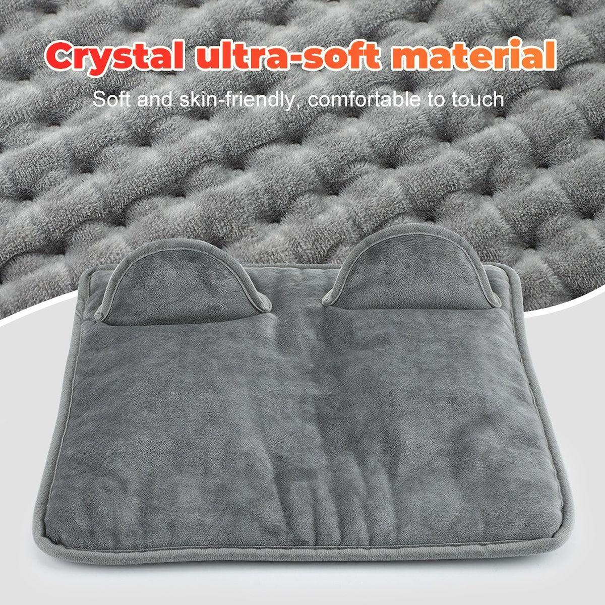 Graues, weiches Fußwärmekissen mit Plüschmaterial und zwei Fächern, beschriftet mit Crystal ultra-soft material.