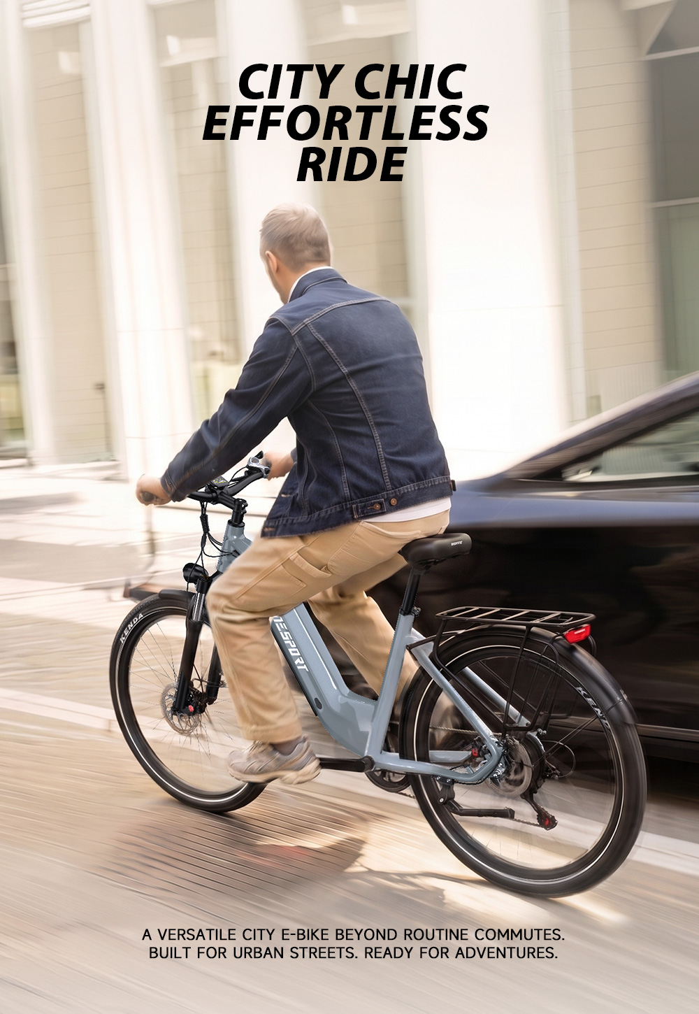 Un uomo guida una bici elettrica urbana blu su una strada davanti a una facciata moderna.