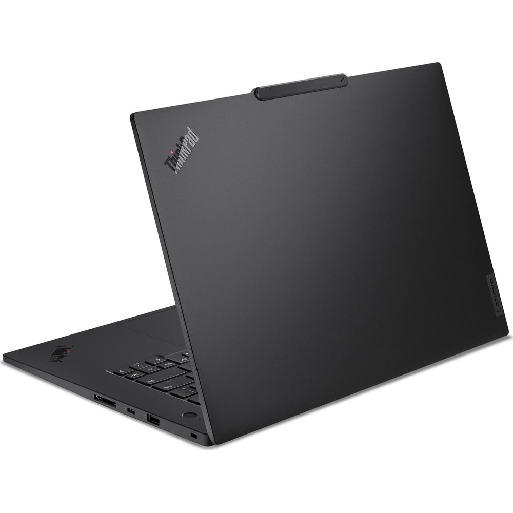 Un computer portatile Lenovo ThinkPad nero su superficie bianca, visto da dietro in diagonale.