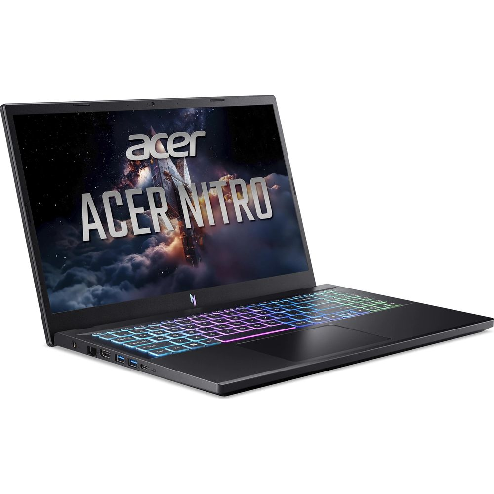 Un computer portatile Acer Nitro nero con tastiera retroilluminata e schermo brandizzato.