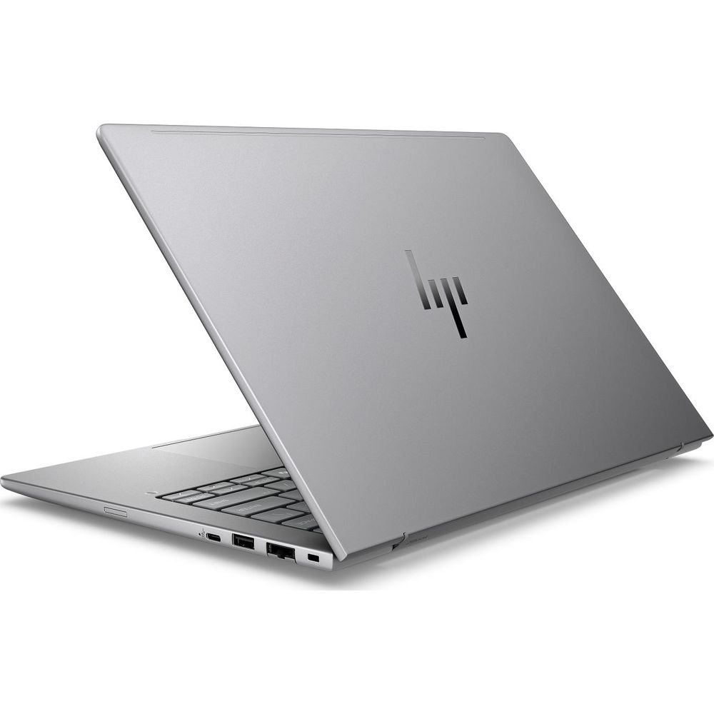 Un ordinateur portable argenté avec le couvercle entrouvert sur fond blanc, ports visibles et logo HP.