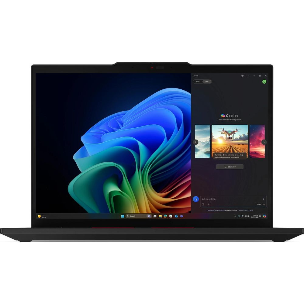 Un computer portatile nero che mostra un vibrante sfondo astratto e una finestra laterale di Copilot sullo schermo.