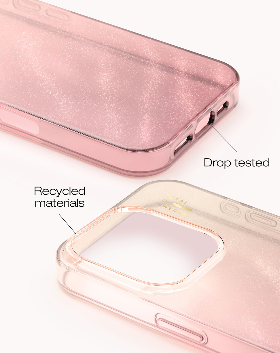 Zwei rosa Glitzer-Handyhüllen mit Etiketten für Falltests und recycelte Materialien auf weißem Hintergrund.
