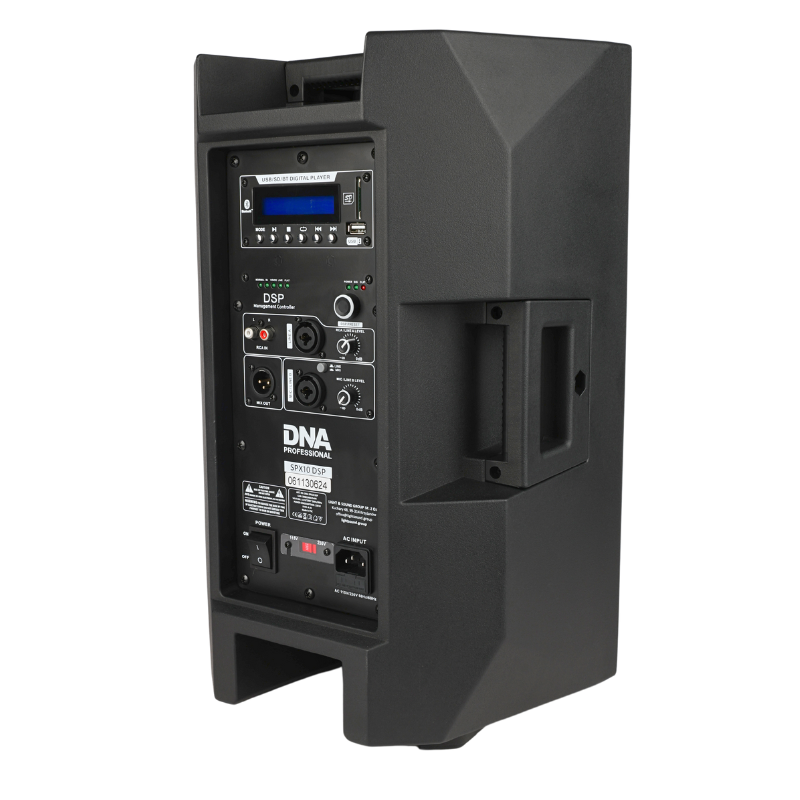 Ein schwarzer DNA Professional SPX10 DSP Aktivlautsprecher mit Bedienfeld, Anschlüssen und Seitengriff vor weißem Hintergrund.