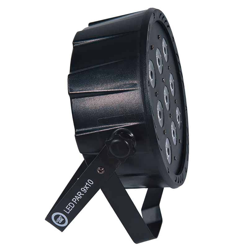 Schwarzer LED Par 9x10 Scheinwerfer mit integrierter Halterung auf weißem Hintergrund.